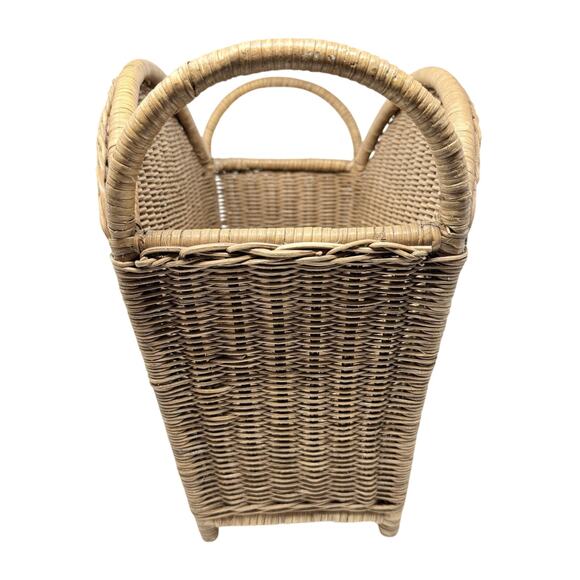 Vintage 80s French Country Wicker Basket Magazine Holder w/ Apple Accent - Picture 6 of 10